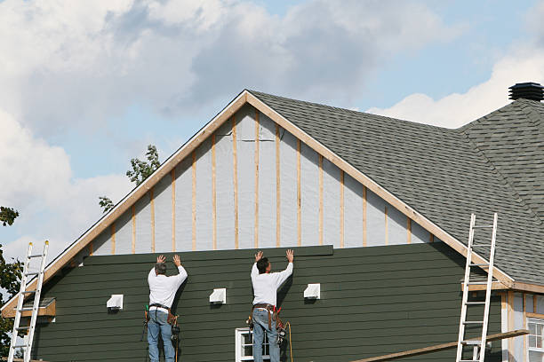 Professional Siding Installation technician working in Missouri City, TX
